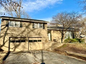 7710 Chadwick St in Prairie Village, KS - Building Photo