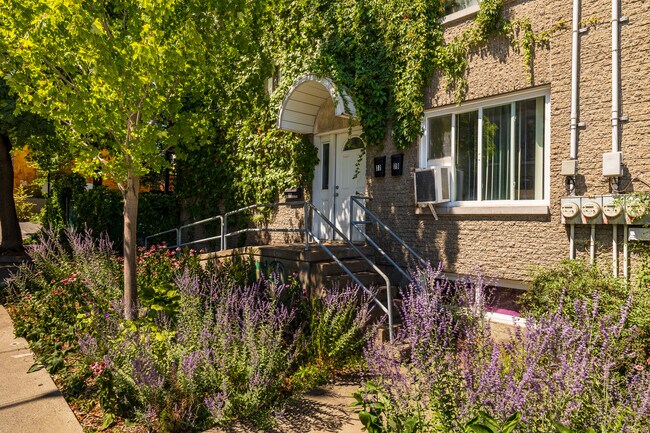 75 Marie-Anne Rue E in Montréal, QC - Building Photo - Building Photo