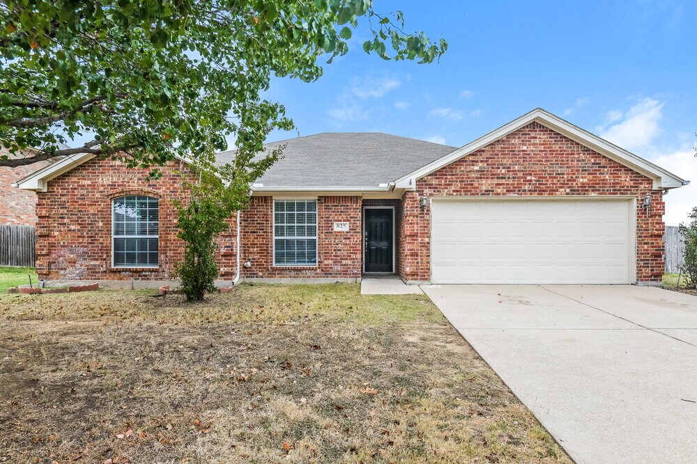 825 Mesa Vista Dr in Crowley, TX - Building Photo
