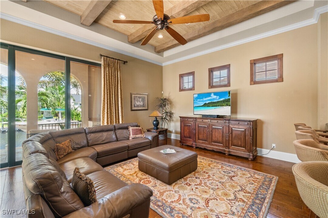 611 18th Ave S in Naples, FL - Building Photo