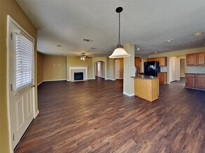 913 Almond St in Baytown, TX - Building Photo - Building Photo