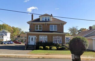 664 Amboy Ave in Woodbridge Township, NJ - Building Photo