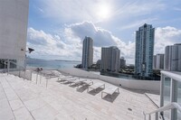 335 S Biscayne Blvd, Unit 2006 in Miami, FL - Foto de edificio - Building Photo