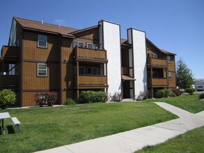 Dillon Vista Apartments in Lander, WY - Building Photo - Building Photo