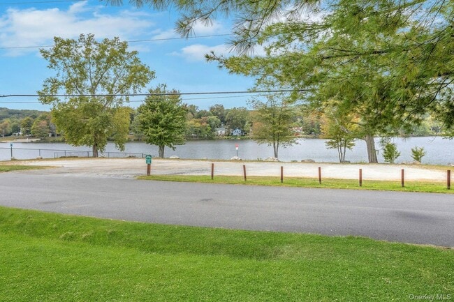 property at 74 Lakeshore Dr E