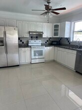 2601 Acapulco Dr in Miramar, FL - Building Photo - Building Photo