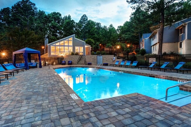 700 Riverchase Apartments