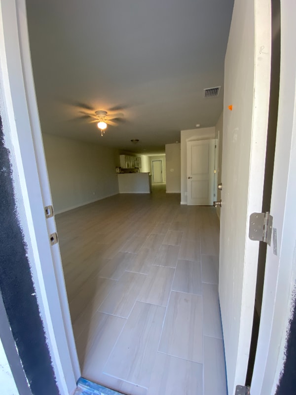 987 Flomich St in Holly Hill, FL - Foto de edificio - Building Photo