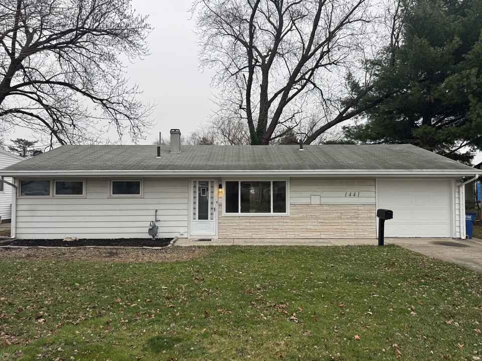 1441 Pennelwood Dr in Toledo, OH - Building Photo