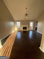 218 Acorn Hill Ct in Villa Rica, GA - Foto de edificio - Building Photo