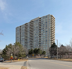 3 Greystone Walk Dr in Toronto, ON - Building Photo - Building Photo