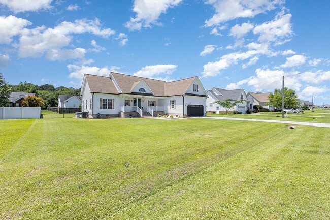 305 Maddux Dr in Pikeville, NC - Building Photo - Building Photo