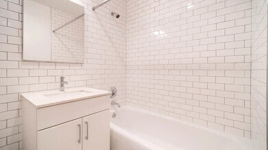 602 Washington St in New York, NY - Building Photo - Building Photo