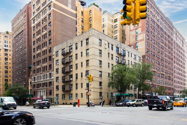 300 W 72nd St