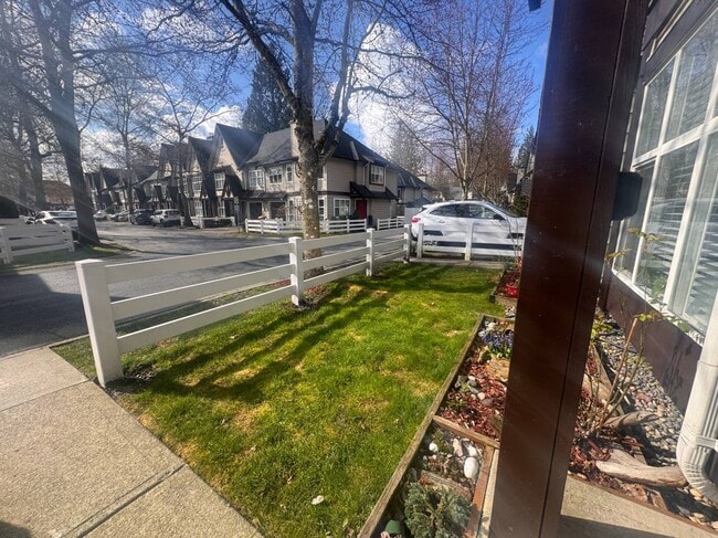 11757 236 St in Maple Ridge, BC - Building Photo - Building Photo