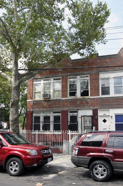 666 Vermont St in Brooklyn, NY - Foto de edificio