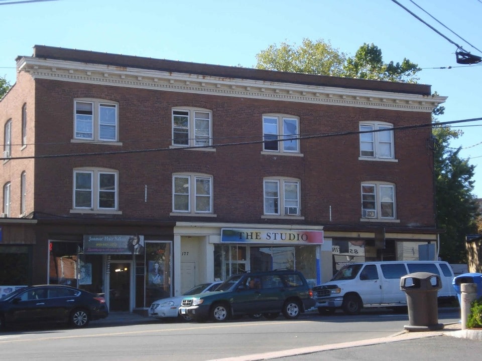 177-179 West St in Bristol, CT - Building Photo