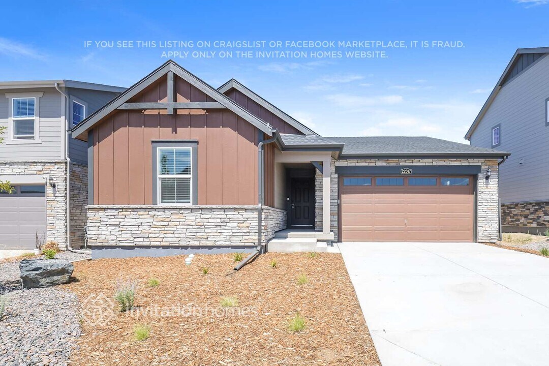 22017 E 39th Pl in Aurora, CO - Building Photo