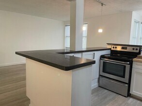 17570 Atlantic Blvd, Unit 514 in Sunny Isles Beach, FL - Foto de edificio - Building Photo