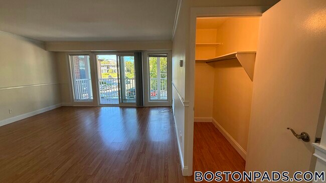 12 Westgate Dr in Woburn, MA - Building Photo - Building Photo