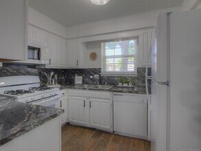 6213 S Yorktown Ave in Tulsa, OK - Building Photo - Building Photo