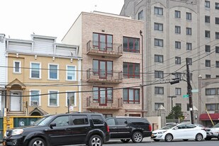 2611 21st St in Astoria, NY - Building Photo