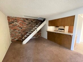 1212 Chalmette Ave in Ventura, CA - Building Photo - Building Photo