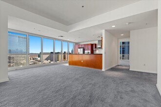 4525 Dean Martin Dr in Las Vegas, NV - Building Photo - Building Photo