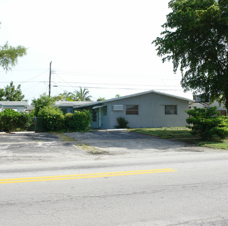 5981 NW 15th St in Fort Lauderdale, FL - Foto de edificio