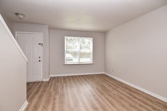 306 Crestview Dr in Summerville, SC - Building Photo - Building Photo
