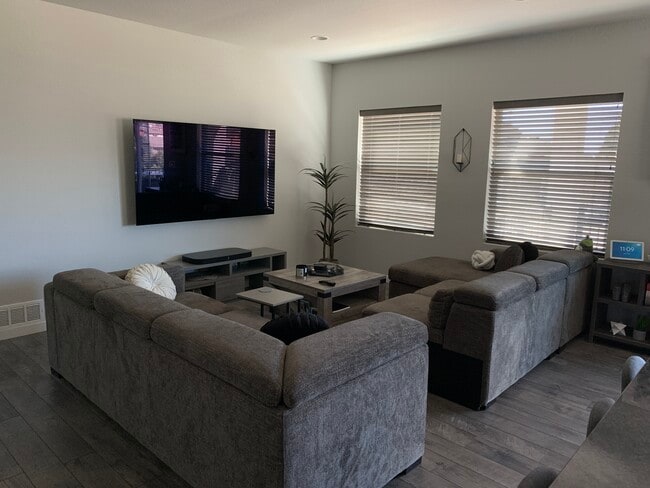 property at 6461 Vistancia Ave