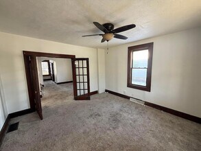 923 Pierce Ave in Lancaster, OH - Foto de edificio - Building Photo