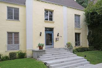 129 S Oakhurst Dr in Beverly Hills, CA - Foto de edificio - Building Photo
