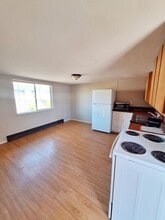 2903 NE Riverside Ave in Pendleton, OR - Building Photo - Building Photo