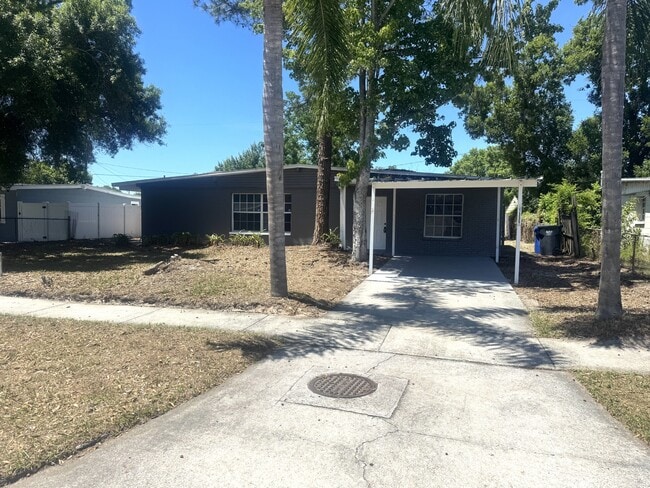 1335 Warrington Wy in Tampa, FL - Building Photo - Building Photo