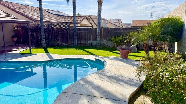 10704 Vista Bonita Dr in Bakersfield, CA - Building Photo - Building Photo