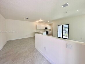 8317 NW 45th St in Doral, FL - Building Photo - Building Photo