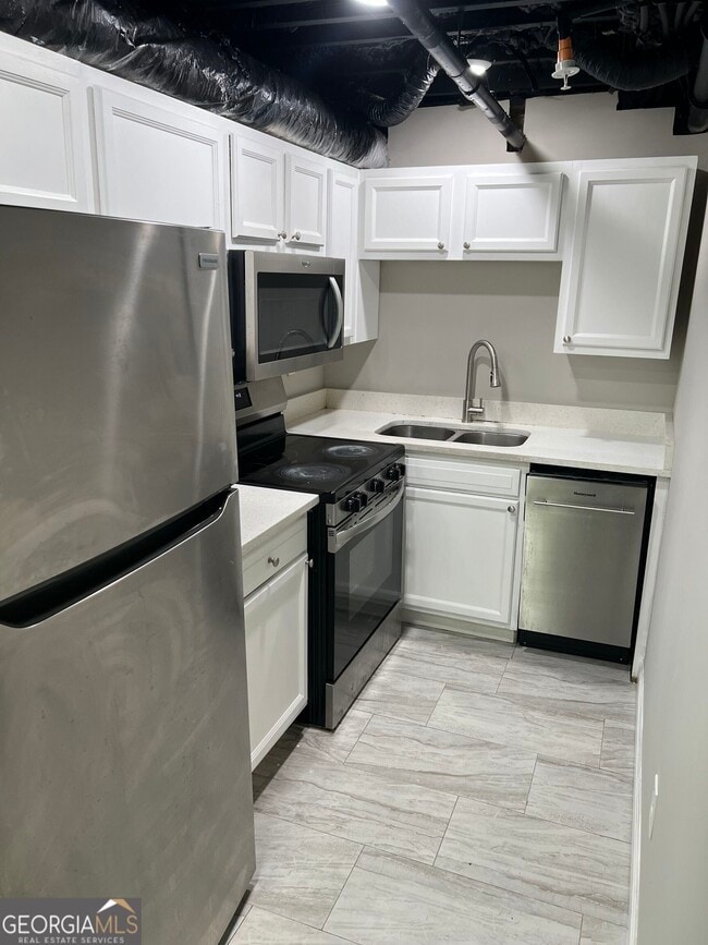 1255 Pine Ave in East Point, GA - Building Photo - Building Photo