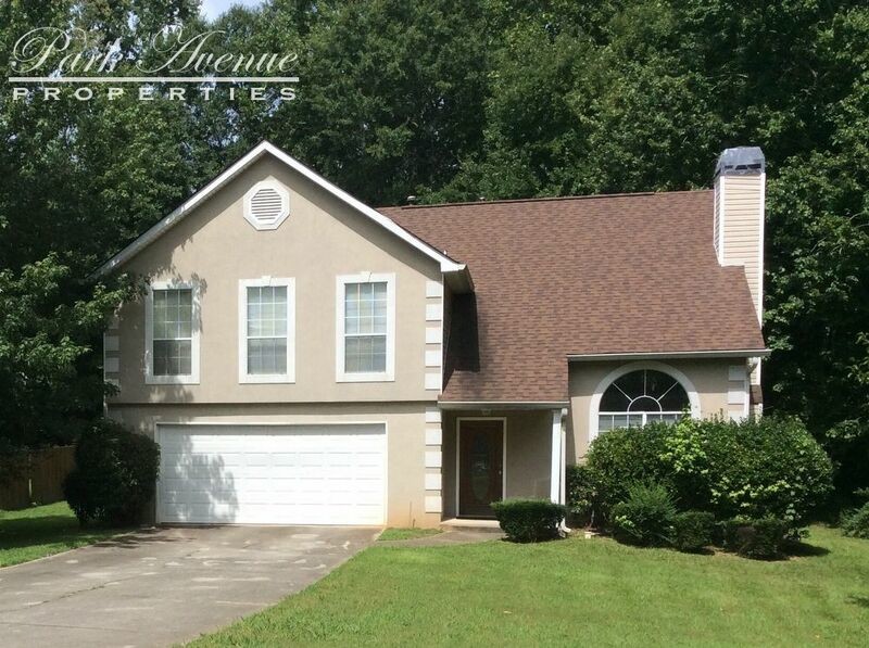 121 Arbor Cove Way in Stockbridge, GA - Foto de edificio