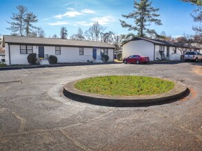 100 Burdine Rd in Greenville, SC - Building Photo - Building Photo