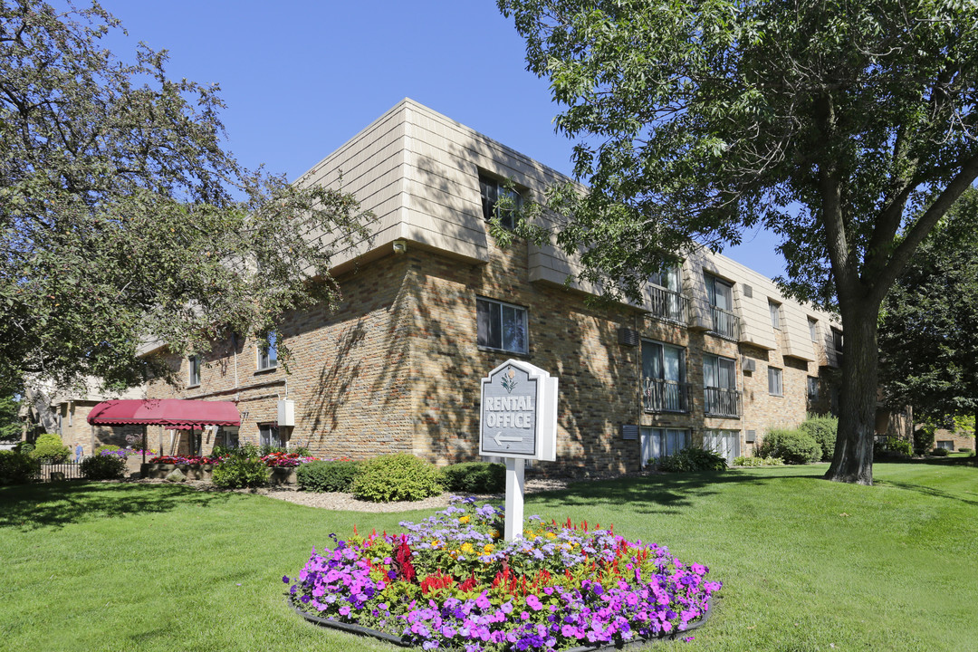 Saint Cloud Terrace in St. Cloud, MN - Building Photo