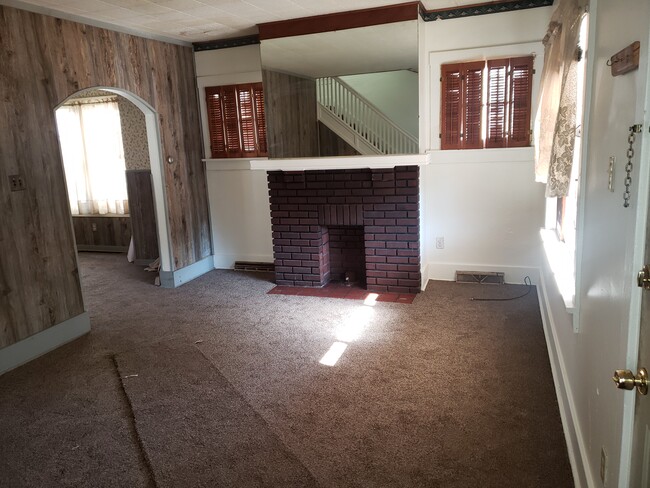 2713 Locust St. in Beaver Falls, PA - Building Photo - Building Photo