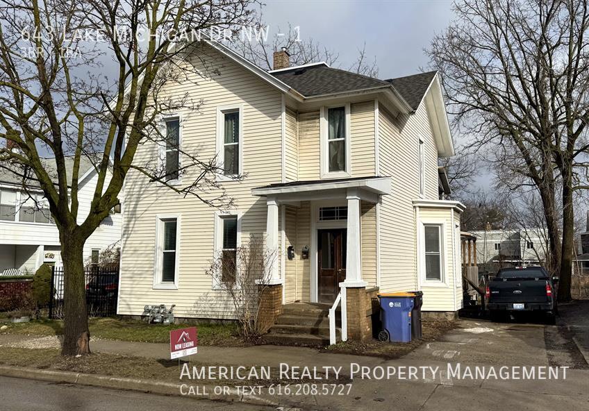 643 Lake Michigan Dr NW in Grand Rapids, MI - Foto de edificio