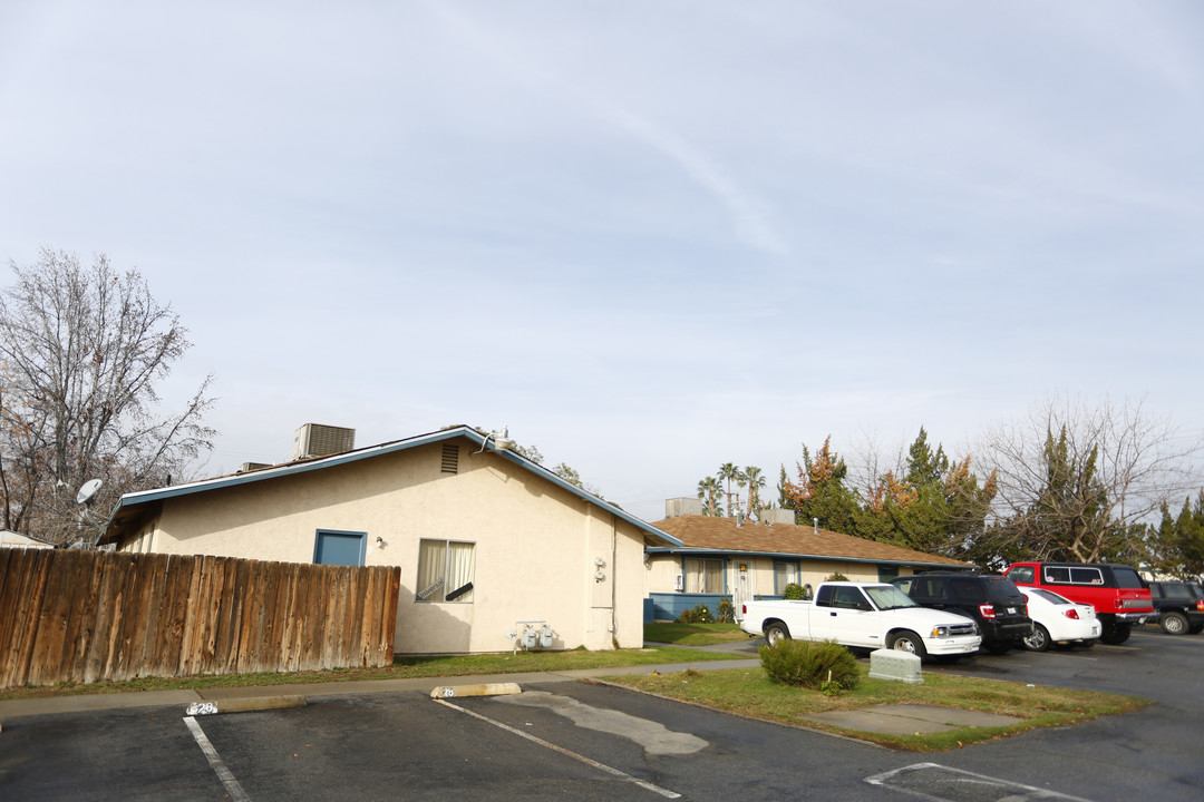 Beardsley Apartments in Bakersfield, CA - Building Photo