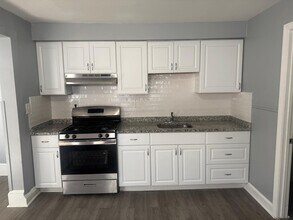 170 Warren Ct in Lowell, MA - Building Photo - Building Photo