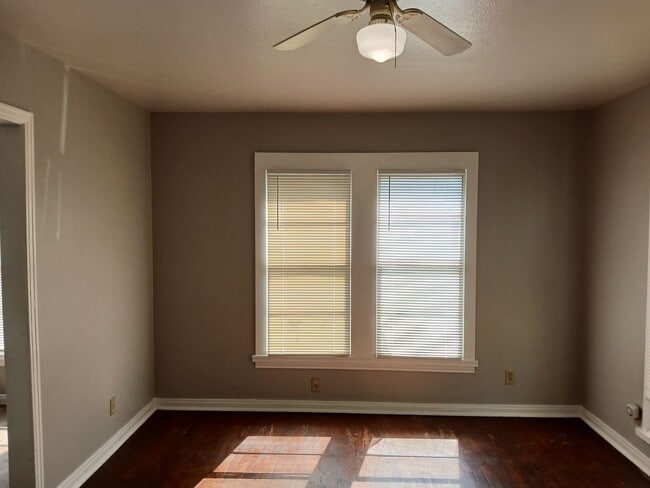2909-2911 W Clarendon Dr in Dallas, TX - Building Photo - Building Photo