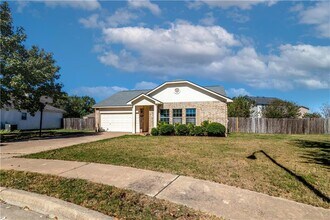 105 Bluejay Cove in Hutto, TX - Foto de edificio - Building Photo