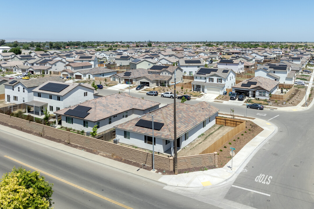 2069 Edward St in Los Banos, CA - Building Photo