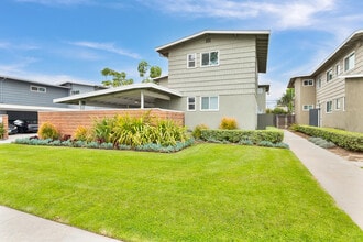 Stadium Village Apartments in Inglewood, CA - Foto de edificio - Building Photo