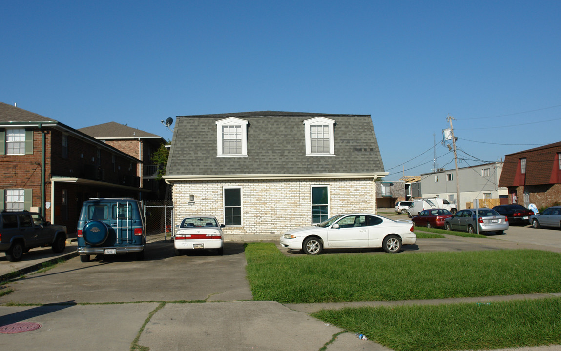 2328 Giuffrias Ave in Metairie, LA - Building Photo